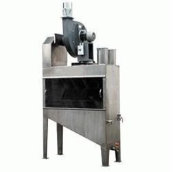 Wet filter for dedusting disc cabins and spraying cabins.