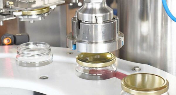 Linea riempimento e tappatura per marmellate